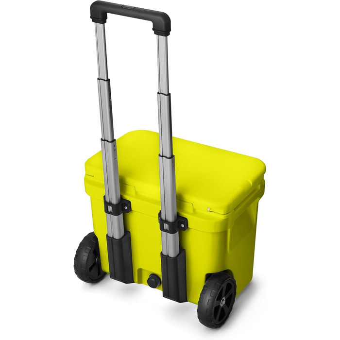 Чорний ящик YETI Roadie 32 на колесах, ізольований (жовтий Firefly)