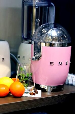 Прес для цитрусових SMEG CJF01PKEU, нержавіюча сталь, пастельно-рожевий
