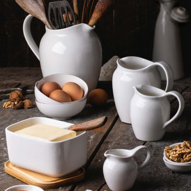 Maxwell & Williams WHITE BASICS Kitchen Porcelain Pitcher, 720 ml