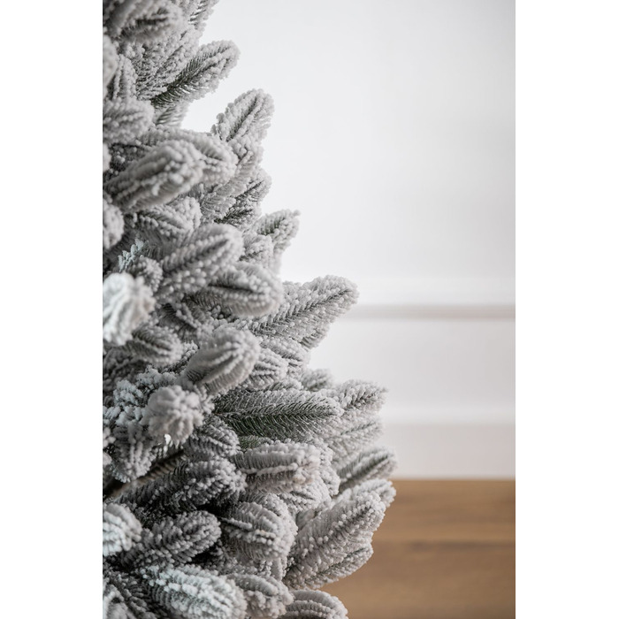 Ялинка лита 'Лапландська' в горщику ЗАСНІЖЕНА 0,70м