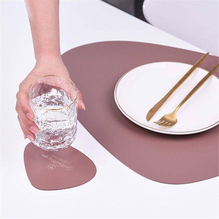 Набір підтарілок та підставки під склянку (6 шт.) з екошкіри, трикутної та овальної форми, бежевого кольору. Водостійкі, маслостійкі, термостійкі, з антиковзким покриттям.