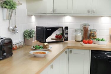 Мікрохвильова піч Russell Hobbs RHMM701C Solo 17л, 700 Вт, чорна: розморожування, таймер, 5 рівнів потужності