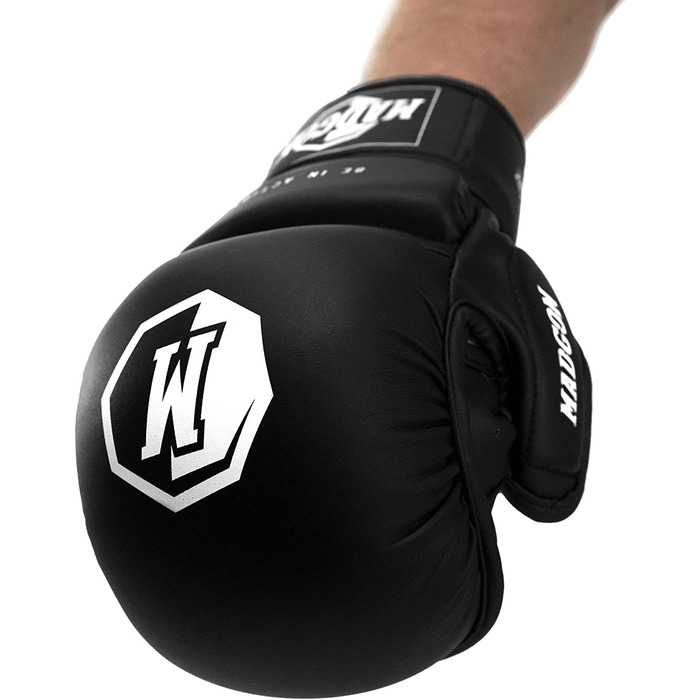 Спаринг-рукавички MADGON MMA виготовлені з кращого матеріалу, що забезпечує тривалий термін служби Боксерські рукавички з дуже товстою набивкою для спарингу, єдиноборств, боксу, кікбоксингу, ММА - включаючи сумки Чорний / Білий L