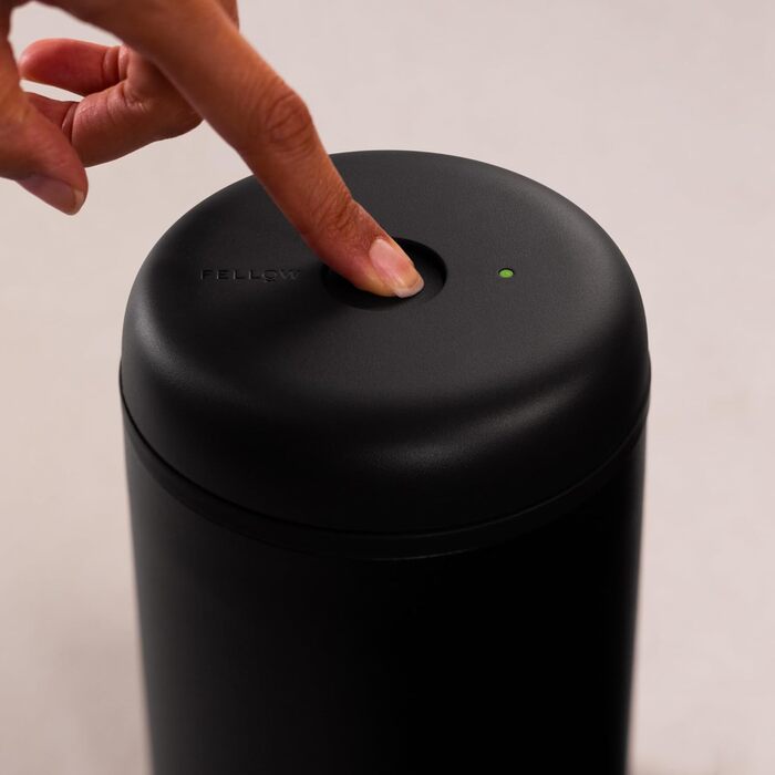 Fellow Atmos: Вакуумний контейнер для кави та продуктів – 0.7 л, матовий чорний