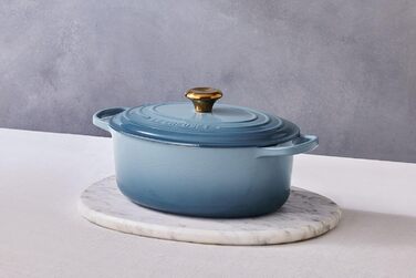Le Creuset Signature Чавунна сковорода-жаровня з кришкою, овальна, 31 см, 8.9 л, для всіх типів плит, включаючи індукцію, колір Kirschrot