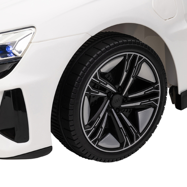 Дитячий електромобіль Audi RS e-tron GT з ременем безпеки, пультом дистанційного керування, фарами, музичною функцією, білий колір, розміри 103 x 58 x 41 см