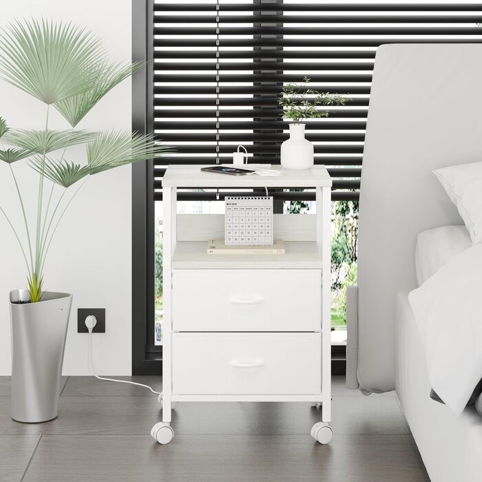 Нічний столик з ящиками та зарядкою, 2 розетки AC та 2 USB, з роликами, білий