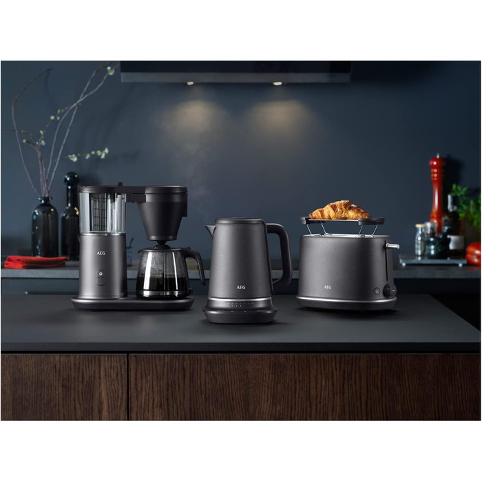 Електричний чайник AEG K7-1-6BP: 1.7 л, 7 температур, захист від накипу, LED-дисплей, сірий