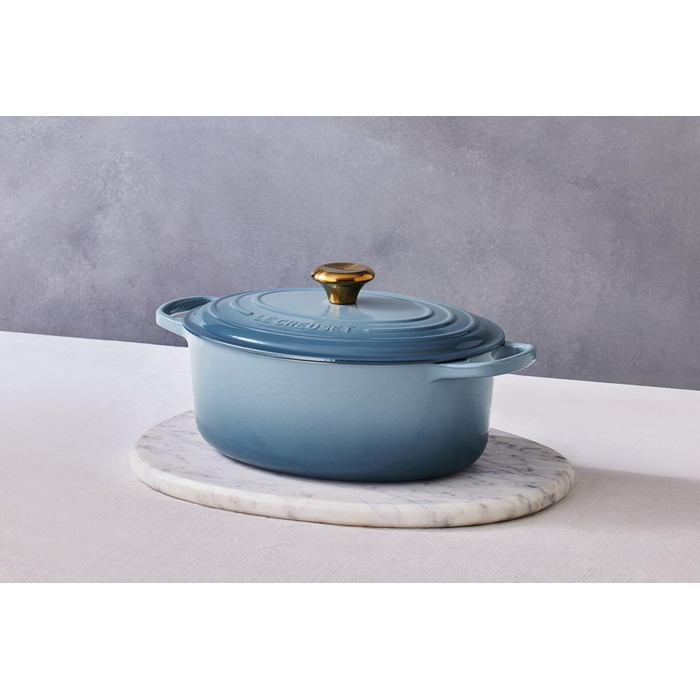 Le Creuset Signature Чавунна сковорода-жаровня з кришкою, овальна, 31 см, 8.9 л, для всіх типів плит, включаючи індукцію, колір Kirschrot