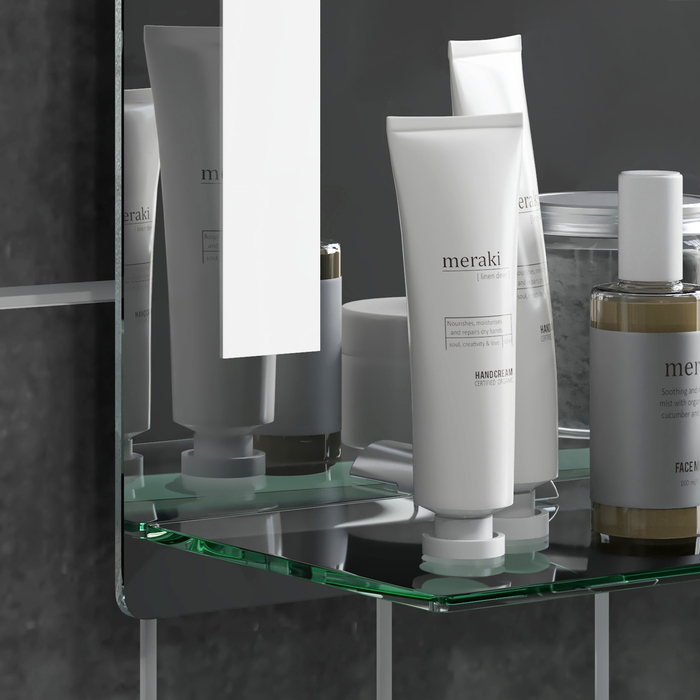 Дзеркало для ванної кімнати з LED-підсвіткою, елегантне та високоякісне. Виготовлене зі скла, алюмінію та пластику. Розміри: 50 см (Ш) x 12 см (Г) x 70 см (В).