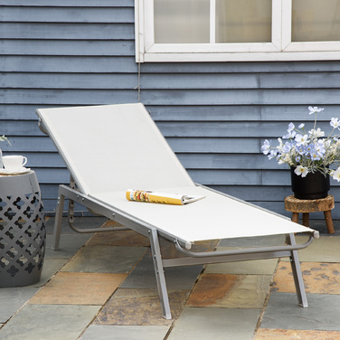 Outsunny Sun Lounger Садовий шезлонг з регульованою подушкою 5-ступінчастою спинкою Металева сітка тканина кремовий білий 170x58x97см для патіо та балкона