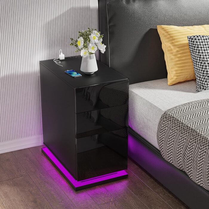 Вузька чорна тумба приліжкова з розеткою, USB, LED-підсвіткою 16 кольорів, 3 шухлядами, 50x30x63 см для спальні, сучасна