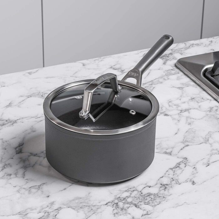 Твердий анодований алюміній, антипригарне покриття, сумісність з індукцією, можна мити в посудомийній машині, сірий колір (запіканка на ніжках 18 см), 30030EU