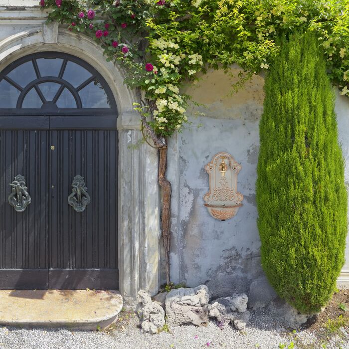 Розкішний настінний фонтанчик Relaxdays з золотим та сірим декором