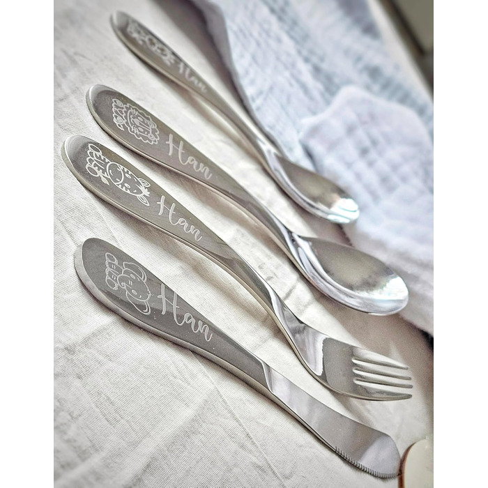 Дитячий набір столових приборів з гравіюванням імені | Персоналізований посуд для дітей | Подарунок на хрещення, день народження | Тема: Сафарі, Екскаватор