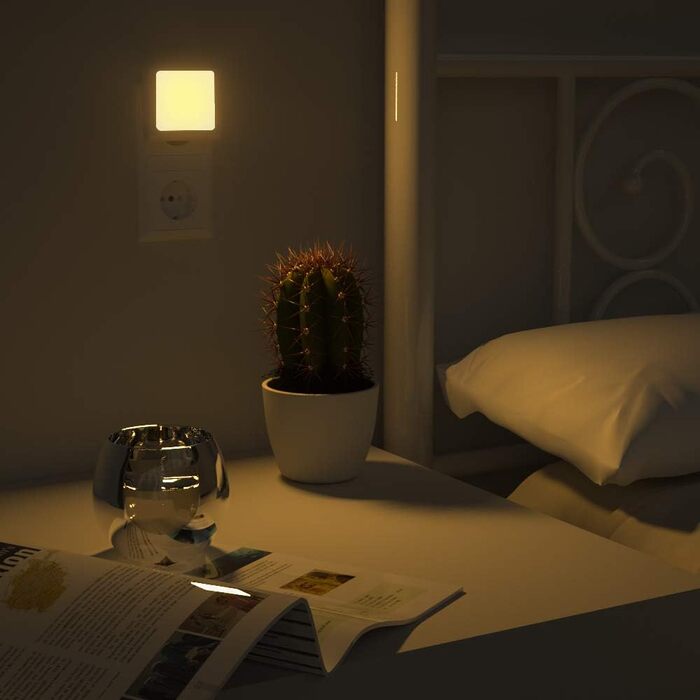 Нічник у розетку з датчиком сутінків, 【2 шт】 Регульована яскравість для дитячої кімнати, спальні, кухні, коридору, сходи, гаража, 2700K тепле біле світло