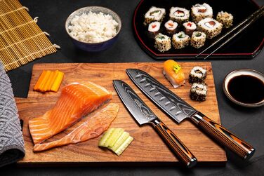 Набір кухонних ножів Wolfblood з дамаської сталі (2 шт.): Сантоку 30см та 24см. Дамаський сталь 67 шарів, твердість 62 HRC, сертифікат TÜV, дерев'яні ручки, подарункова коробка, захист леза.