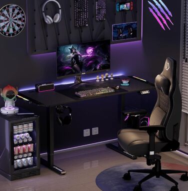 ULTRADESK Стол для роботи з регулюванням висоти V2 - електричний, 140x68 см, для геймінгу, офісу, дому - з XL-килимком для миші (чорний)
