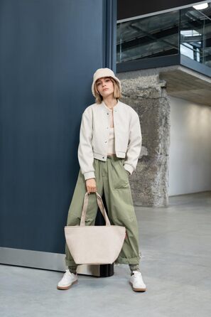 Сумка-шопер Reisenthel Shopper M – стильна та містка сумка з водовідштовхувального матеріалу (Teddy Sand)