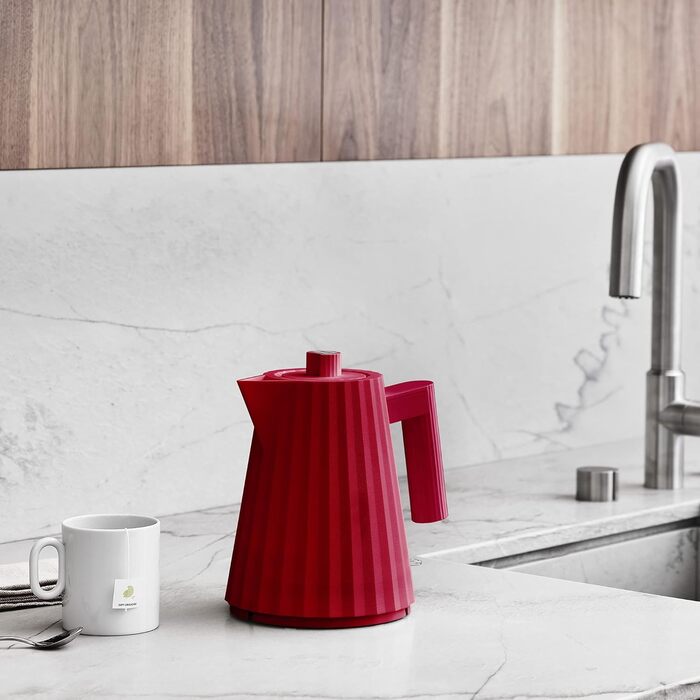 Електричний чайник Alessi Plissé MDL06/1RUK, 100 cl, червоний, з термопластичного матеріалу, 2400W, англійський штекер
