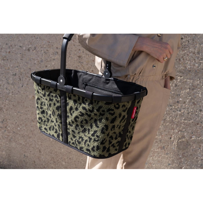 Сумка-шопер Reisenthel Carry Bag Teddy Leo Olive – містка та водонепроникна, з внутрішньою кишенею