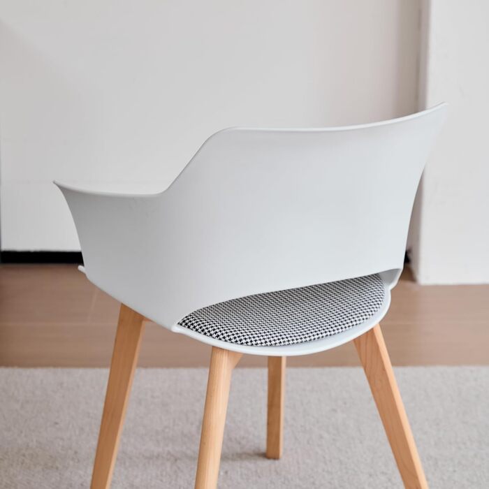 Набір з 4 кухонних стільців GrandCA HOME з масивних дерев'яних ніжок, м'яке сидіння, зелений колір