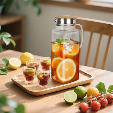 Скляна карафа Glaskaraffe 1,8 л з дерев'яним кришкою, 1800 мл. Ідеально для води, чаю, соків та молока. Зручний V-подібний носик для наливання.