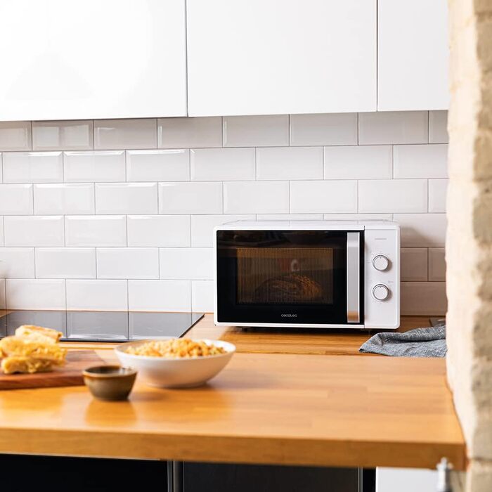 Мікрохвильова піч ProClean 3010, 20 літрів, Ready2Clean покриття, 700 Вт, 6 функцій, таймер 30 хв, режим розморожування, білий колір (20L | GrandHeat)