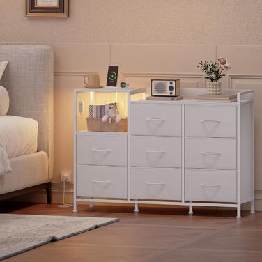 Комод Somdot для спальні, вітальні, прихожої з шухлядами, LED-підсвічуванням та розетками (2 AC, 1 USB, 1 Type-C), 5 тканинних шухляд, білий, 29T x 66,5B x 70,5H см (Комод Somdot з 8 шухлядами, біле шкірозамінник, 29T x 99B x 70.5H см)