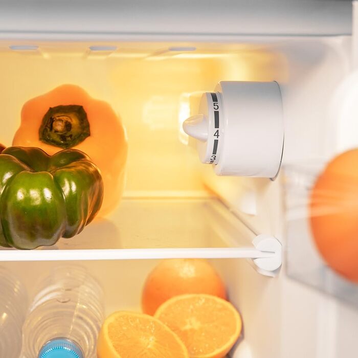 Холодильник Cecotec Bolero CoolMarket 2D Origin 86L Beige: Ретро дизайн, 89.3 x 48.7 см, 86 л, Клас E, з Ice Box та внутрішнім освітленням