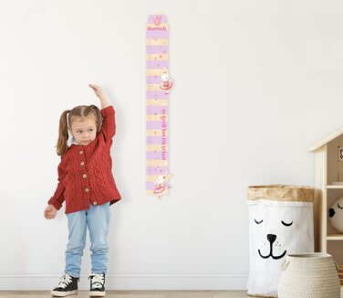 Іменна дитяча дерев'яна мірна паличка Балерина з берези з бажаним ім'ям, дитяча мірна паличка з мотивом зайчика-балерини, короною і рожевими смужками на задньому плані, приблизно 15 х 100 см.