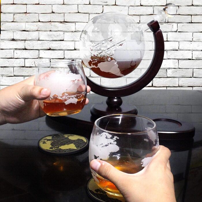 Набір декантерів Krown Kitchen Globe Дерев'яна основа, 2 склянки, 2 підставки, чарка, воронка. Ідеальний подарунок.