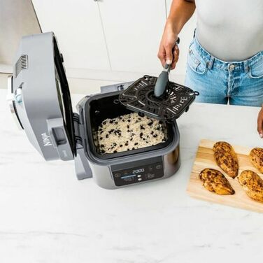 Мультиварка Ninja Speedi 10-в-1 з фритюрницею, 5.7л, ON400UK, сірий колір морської солі. Готує: смаження, запікання, тушкування, приготування на пару, гриль, тушене м'ясо, швидкі страви.