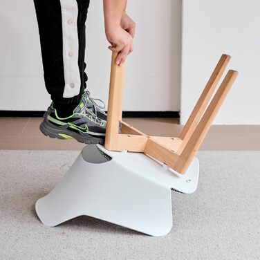 Набір з 4 кухонних стільців GrandCA HOME з масивних дерев'яних ніжок, м'яке сидіння, зелений колір