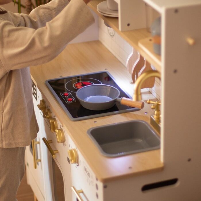 Дерев'яна дитяча кухня Mamabrum з LED-підсвічуванням - ігровий набір кухонь з регульованою висотою, з приготуванням кубиків льоду, мікрохвильовою піччю, плитою та посудомийною машиною. Іграшка для дітей від 3 років