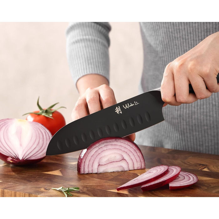 Набір кухонних ножів Wakoli Titanium Noir (5 предметів) з бруском - професійний набір ножів з титанового покриття, нержавіюча сталь, чорний, магнітний бруск, включає ніж Сантоку
