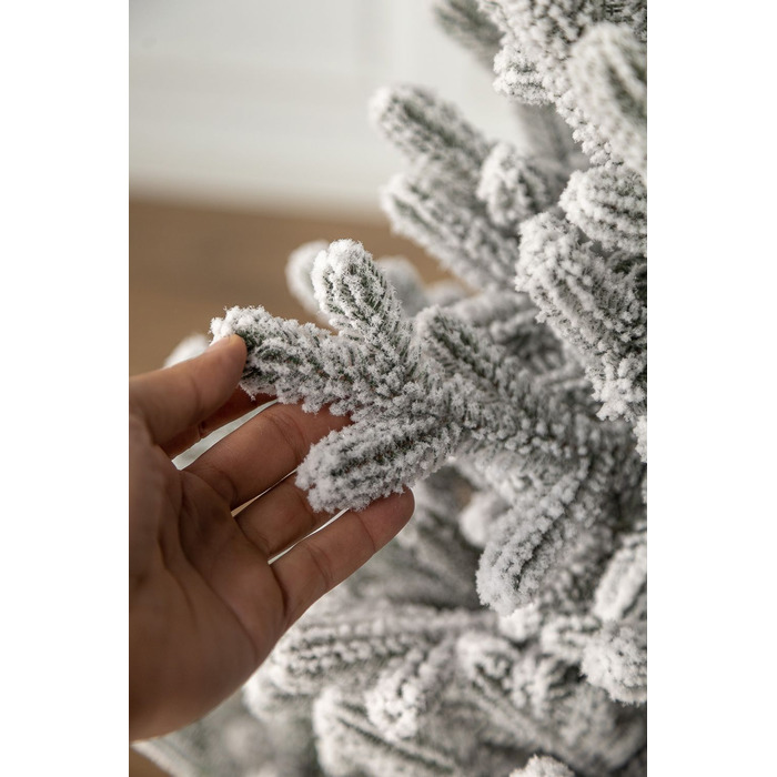 Ялинка лита 'Віденська' ЗАСНІЖЕНА 2,30м