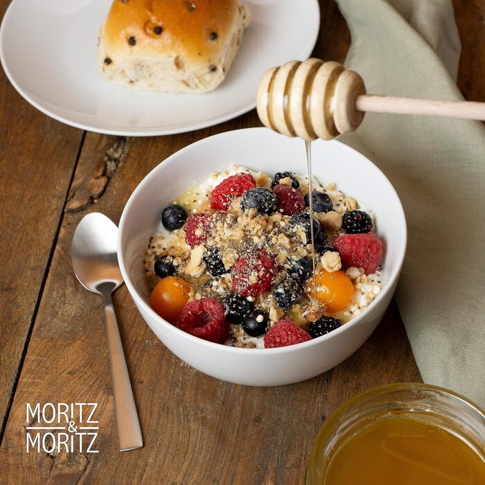 Набір посуду Moritz & Moritz BASIC 18 предметів на 6 осіб - сучасний, з високоякісного порцелянового посуду, класичний білий колір. Включає: 6 тарілок для вечері, 6 тарілок для десерту, 6 салатників (мисок).