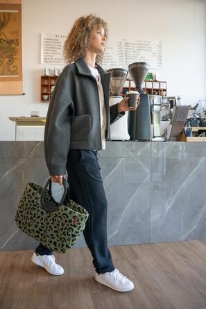 Сумка-шопер Reisenthel Loopshopper Teddy Leo Olive – з міцних перероблених PET-пляшок, практичні кишені