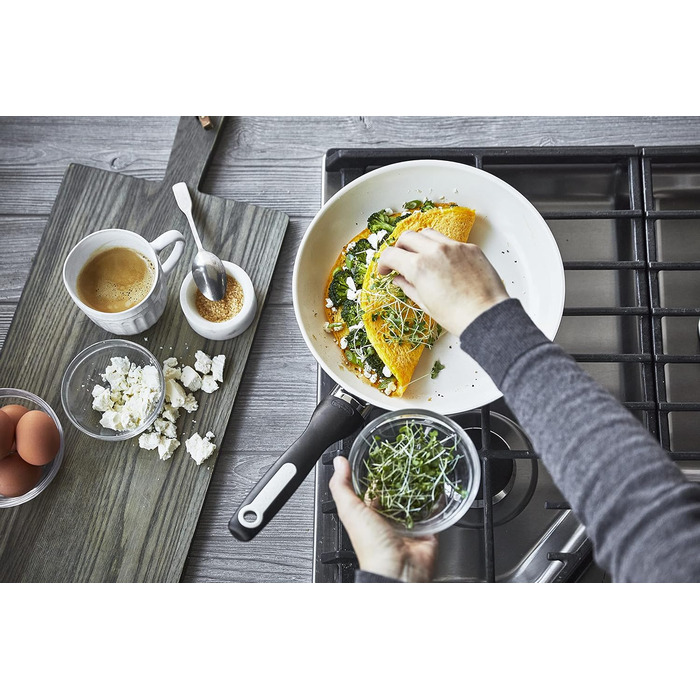 Сковорода GreenPan Rio з антипригарним покриттям Ceramic, 26 см, без PFAS, Stay-Cool ручка, сумісна з духовкою до 160°C, можна мити в посудомийній машині, чорний & кремовий колір