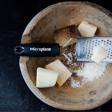 Мікроплан Зірковий ніж кухонна тертка для сиру, цитрусових, шоколаду, імбиру, мускатного горіха та кориці, чорна з нержавіючою сталлю, Made in USA