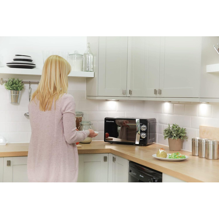 Мікрохвильова піч Russell Hobbs RHMM701C Solo 17л, 700 Вт, чорна: розморожування, таймер, 5 рівнів потужності
