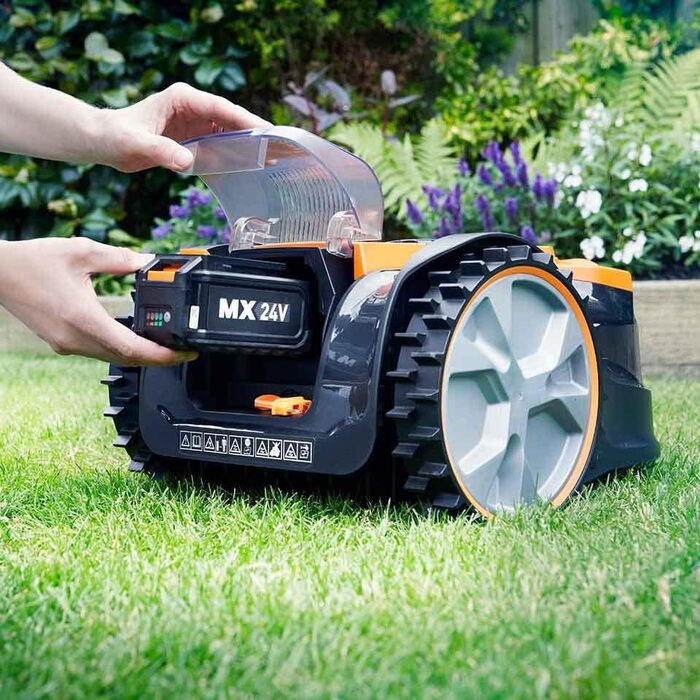 Робот-газонокосарка LawnMaster VBRM16 OcuMow для газонів до 100 м², самохідний, бездротовий, акумуляторний 24В 4.0Ah Li-Ion