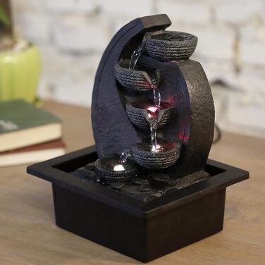 Джерело води Zen'Light Zimmerbrunnen V2 з 4 рівнями, імітація натурального каменю та кольоровим LED-підсвічуванням. Сучасна декор для столу, ідеально для медитації та релаксації. Висота 26 см. Унікальний дизайн.
