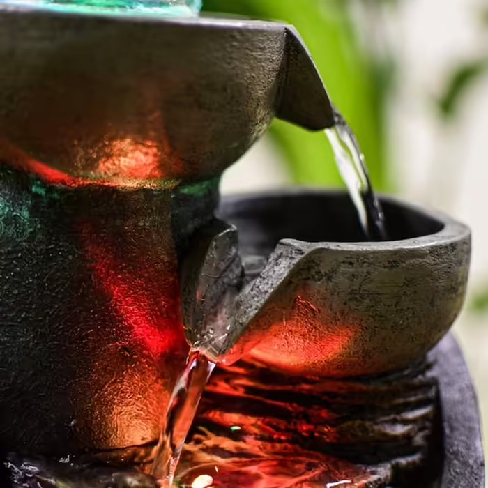 Декоративний настільний фонтан Zen'Light Malla з водоспадом, глечиком, імітацією натурального каменю та LED-підсвічуванням, 28 см – елегантна Zen-декорація для інтер'єру, для релаксації