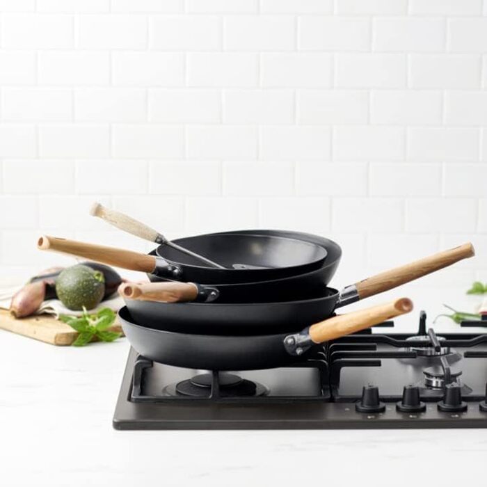 Сковорода BK Force попередньо оброблена, натуральна антипригарна, індуктивна 24-сантиметрова сковорода з чорної вуглецевої сталі, зручна дерев'яна ручка, міцна та професійна, без PFAS, чорна (30 см Wok)