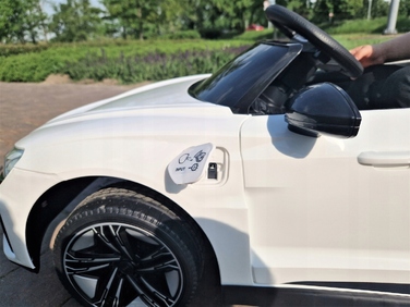 Дитячий електромобіль Audi E-Tron GT RS