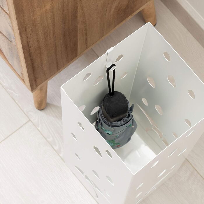 Підставка для парасольки Baroni Home з металу, біла, з декоративним різьбленням, з гачками та знімним піддоном для води - для дому та офісу, 15,5x15x49 см