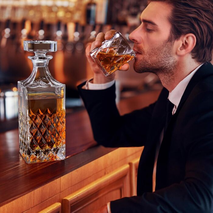 Набір для віскі Lighten Life: кришталевий декантер 849 мл та 4 келихи 280 мл у подарунковій коробці