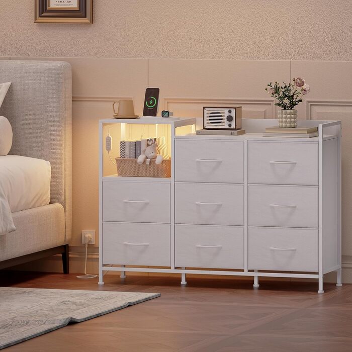 Комод Somdot для спальні, вітальні, прихожої з шухлядами, LED-підсвічуванням та розетками (2 AC, 1 USB, 1 Type-C), 5 тканинних шухляд, білий, 29T x 66,5B x 70,5H см (Комод Somdot з 8 шухлядами, біле шкірозамінник, 29T x 99B x 70.5H см)